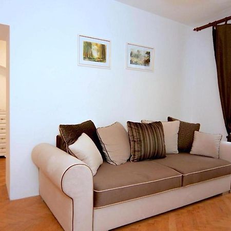 Valentina'S Apartment In City Center Braşov Exterior foto