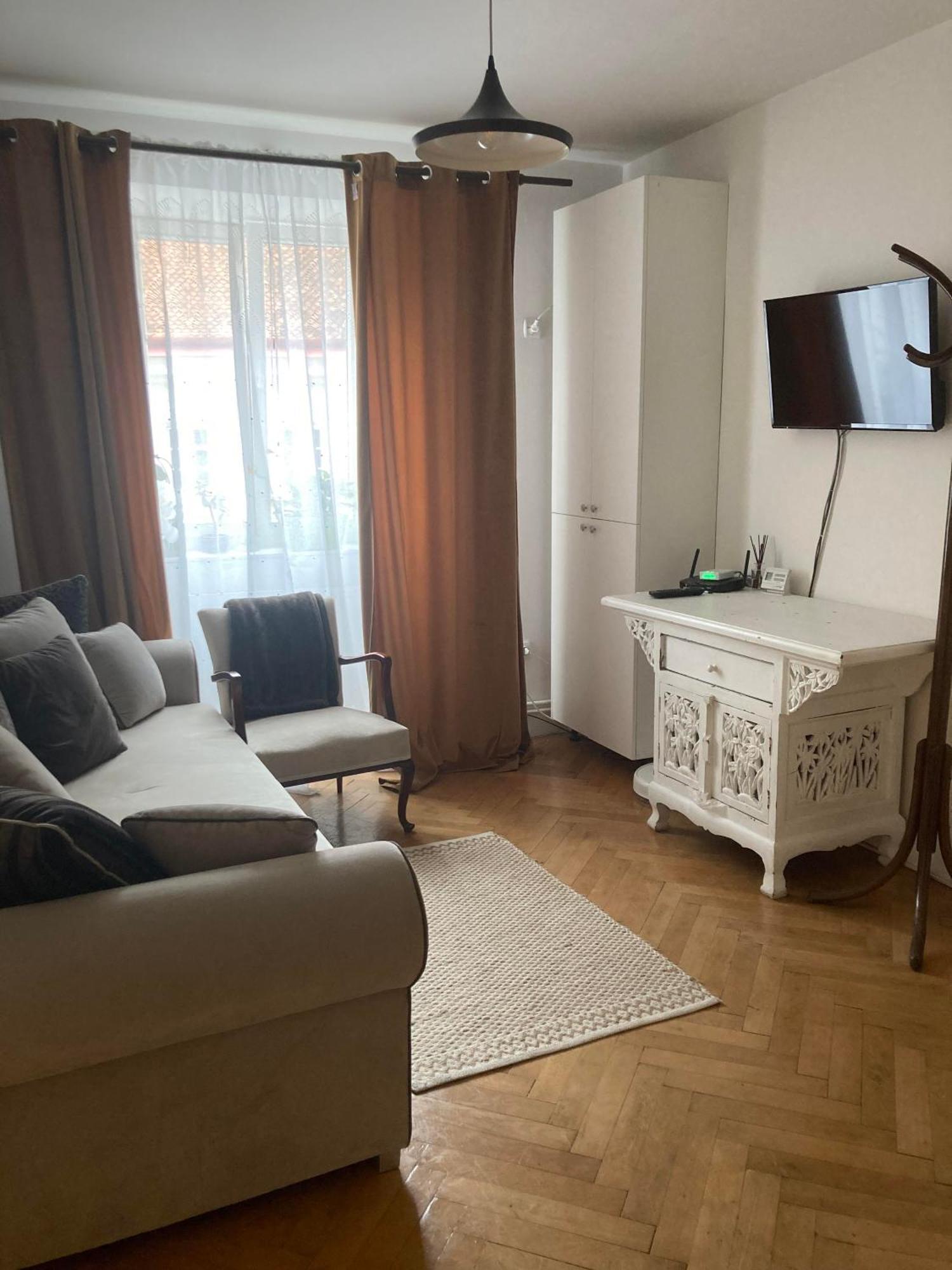 Valentina'S Apartment In City Center Braşov Exterior foto
